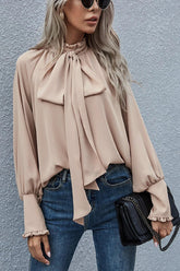 „Not Ready for It“-Bluse mit Bindekragen